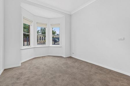 92 Oakview Parade, Caroline Springs VIC 3023 - Photo 2