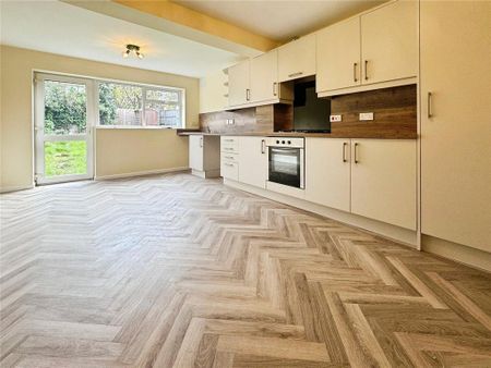 2 bedroom semi-detached house to rent - Photo 4