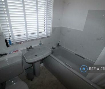 3 bedroom semi-detached house to rent - Photo 6