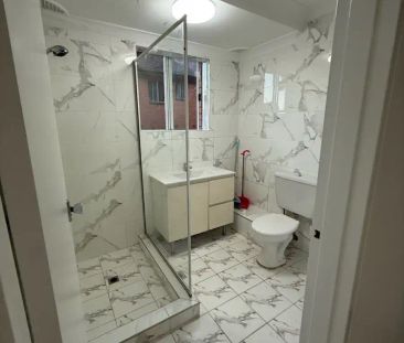 “Freshly Updated 2-Bedroom Apartment - Walk to Auburn Station” - Photo 5