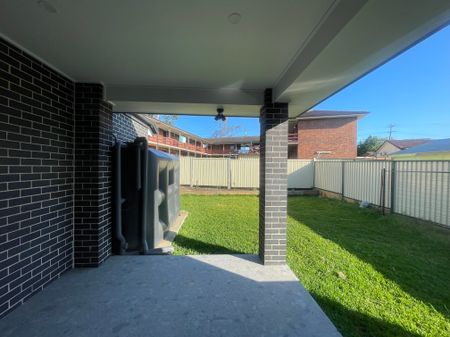 Brand New 5-Bedroom Duplex in Prime Location - Photo 3