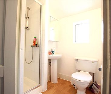 Double Room with Parking & Garden- SE8 - Photo 5