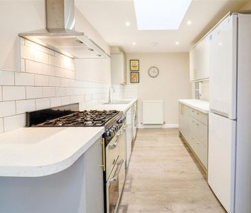 3 bedroom semi-detached house to rent - Photo 4