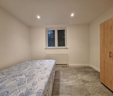 2 Bed Terraced House, Heath Road, CR7 - Photo 4