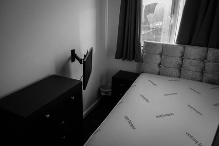 3 Bed Flat, Platt House, M5 - Photo 2