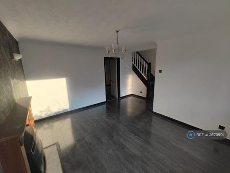 3 bedroom detached house to rent - Photo 2