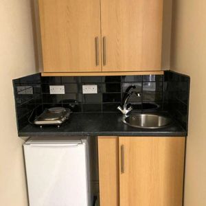 Studio to rent - Photo 2