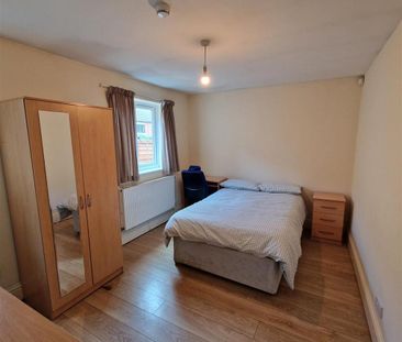 4 bedroom terraced house to rent - Photo 4