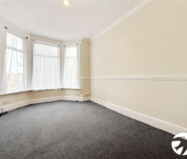 4 bedroom end of terrace house to rent - Photo 4