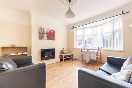2 bed flat to rent in Benton Road, Newcastle Upon Tyne, NE7 - Photo 2