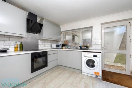 6 bedroom terraced house to rent - Photo 2