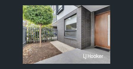 THIS ONE'S A WINNER! 4 BEDROOM EXECUTIVE RESIDENCE - Photo 3