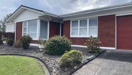 Charming 3BR Fully Renovated Home - Photo 2