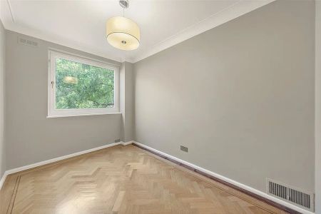 4 bedroom flat in 6 Melbury Road - Photo 4