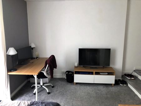 6 Bed Semi-Detached House, Upperthorpe, S6 - Photo 5