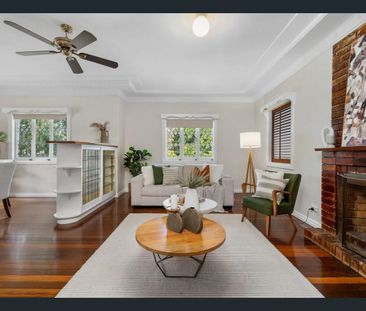 Stunning 3 Bedroom Home with Sunroom for rent - Photo 1