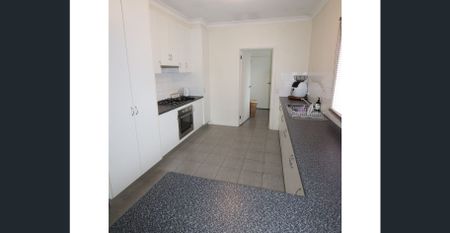 Very Sizeable Townhouse - Photo 4