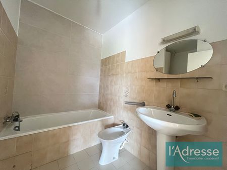 Location Appartement 1 pièce 32m² - Photo 4