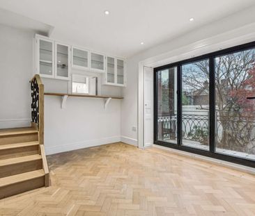 Beautifully renovated Georgian house overlooking the river Thames - Photo 1