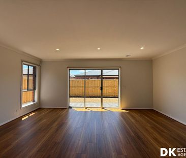 Brand New and Modern Home in Tarneit - Photo 2