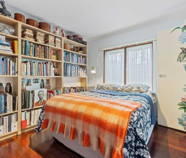 TRANQUIL FULLY FURNISHED HOME, MINUTES FROM TOWN - Photo 2