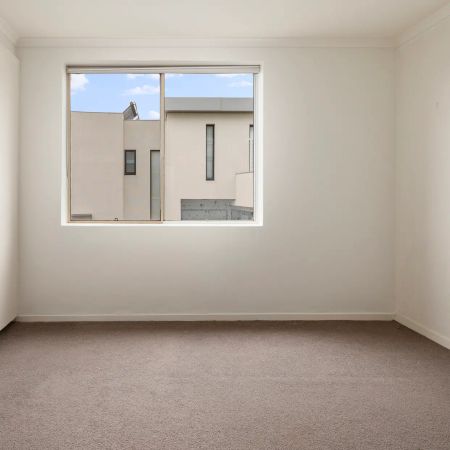 DYNAMIC LIVING IN GREAT LOCATION - Photo 2