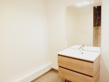 Location Appartement 2 pièces 43m² LA MOTTE SERVOLEX 73290 - Photo 3