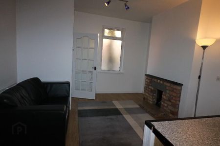 31 Donegall Avenue, Belfast, BT12 6LS - Photo 3