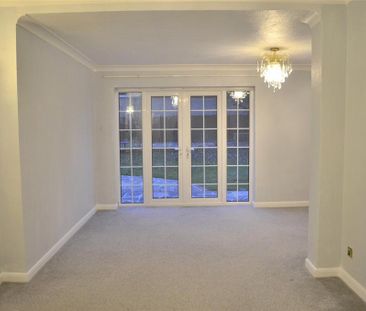 4 bedroom semi-detached house to rent - Photo 3