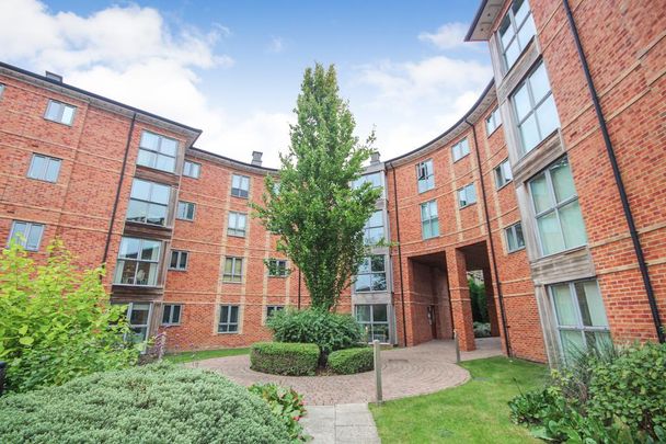 2 bedroom flat to rent - Photo 1