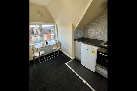 1 Bed Flat, Landseer Avenue, LS13 - Photo 4