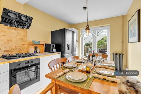 2 bedroom detached house to rent - Photo 3