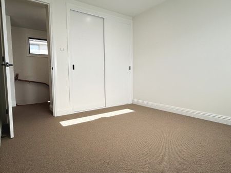 Brand new townhouse in the Heart of Mont Albert North! - Photo 4