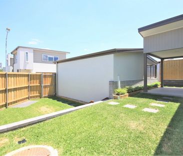 Modern Family Living in a Convenient Elderslie Location - Photo 4