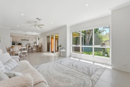 “EXCEPTIONAL EXTRA LARGE 6 BEDROOM FAMILY HOME” - Photo 2