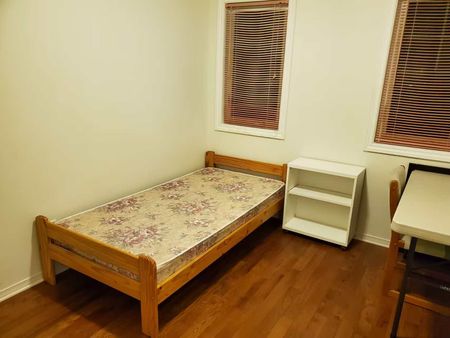 For Lease - 31 Thornbury Crescent, South of Baseline to Knoxdale, Ontario - Photo 5