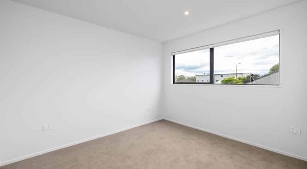 Fantastic Modern Townhouse! - Flexible Dates Available! - Photo 1