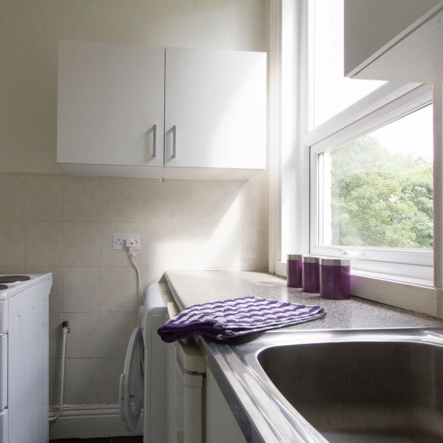 9 BROOKFIELD ROAD Leeds - LS6 4EJ - Photo 1