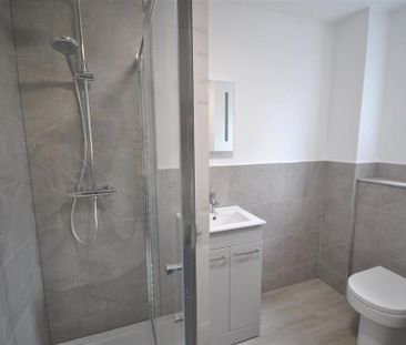 2 bedroom terraced house to rent - Photo 6