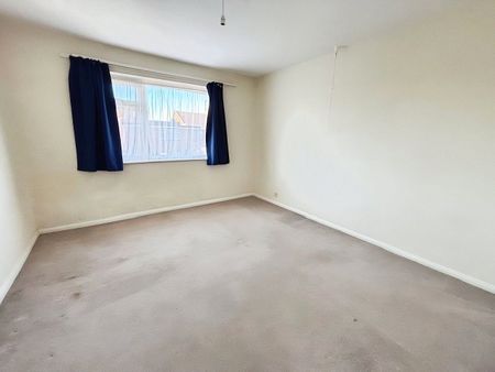 Heath Grove, Sunbury-on-Thames, Surrey, TW16 7TS - Photo 2