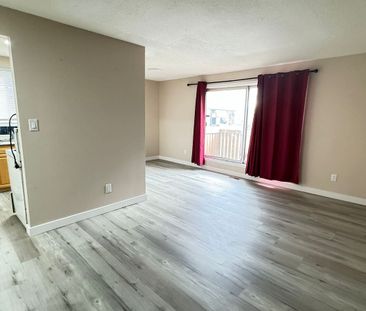 7 - 4524 75 Street Northwest, Calgary - Photo 2