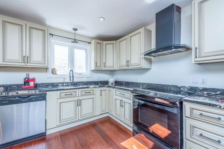 For Lease - 11 Ottaway Avenue, Barrie, Ontario - Photo 5