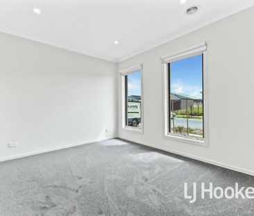 Modern, Stylish Home! - Photo 3