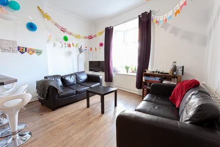 5 bedroom private hall to rent - Photo 2