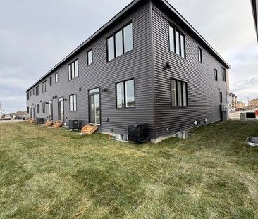 For Lease - 521 Galanthus Walk, Kanata, Ontario - Photo 2