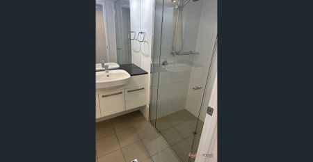 INNER CITY LIVING - FULLY FURNISHED STUDIO APARTMENT - Photo 2