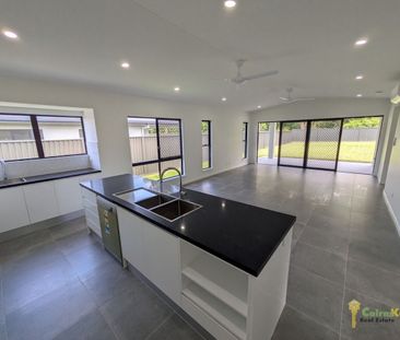 Fully Fenced & Pet Friendly Stylish & Spacious Home in the Northern... - Photo 3