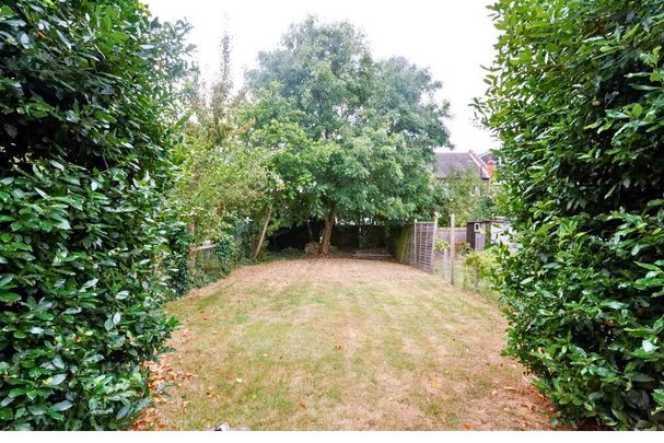 Room in a Shared House, Dalmore Road, SE21 - Photo 1