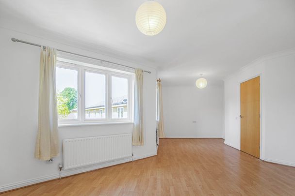 Price £2,250 pcm - Available 09/05/2026 - Unfurnished - Photo 1