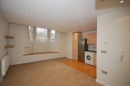 2 bedroom flat to rent - Photo 3